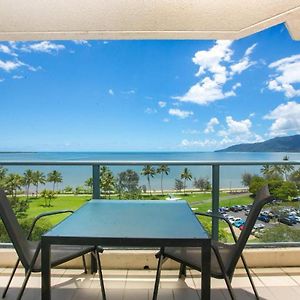Deluxe Two-Bedroom Apartment Ocean View WIFI Access